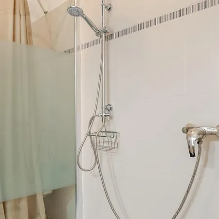 Cosy Avec Terrasse Et Parking Prive Gratuit, Ideal Pour Explorer Lyon Apartment