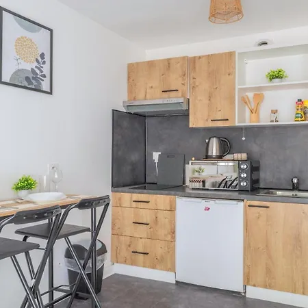 Cosy Avec Terrasse Et Parking Prive Gratuit, Ideal Pour Explorer Lyon Apartment Villeurbanne